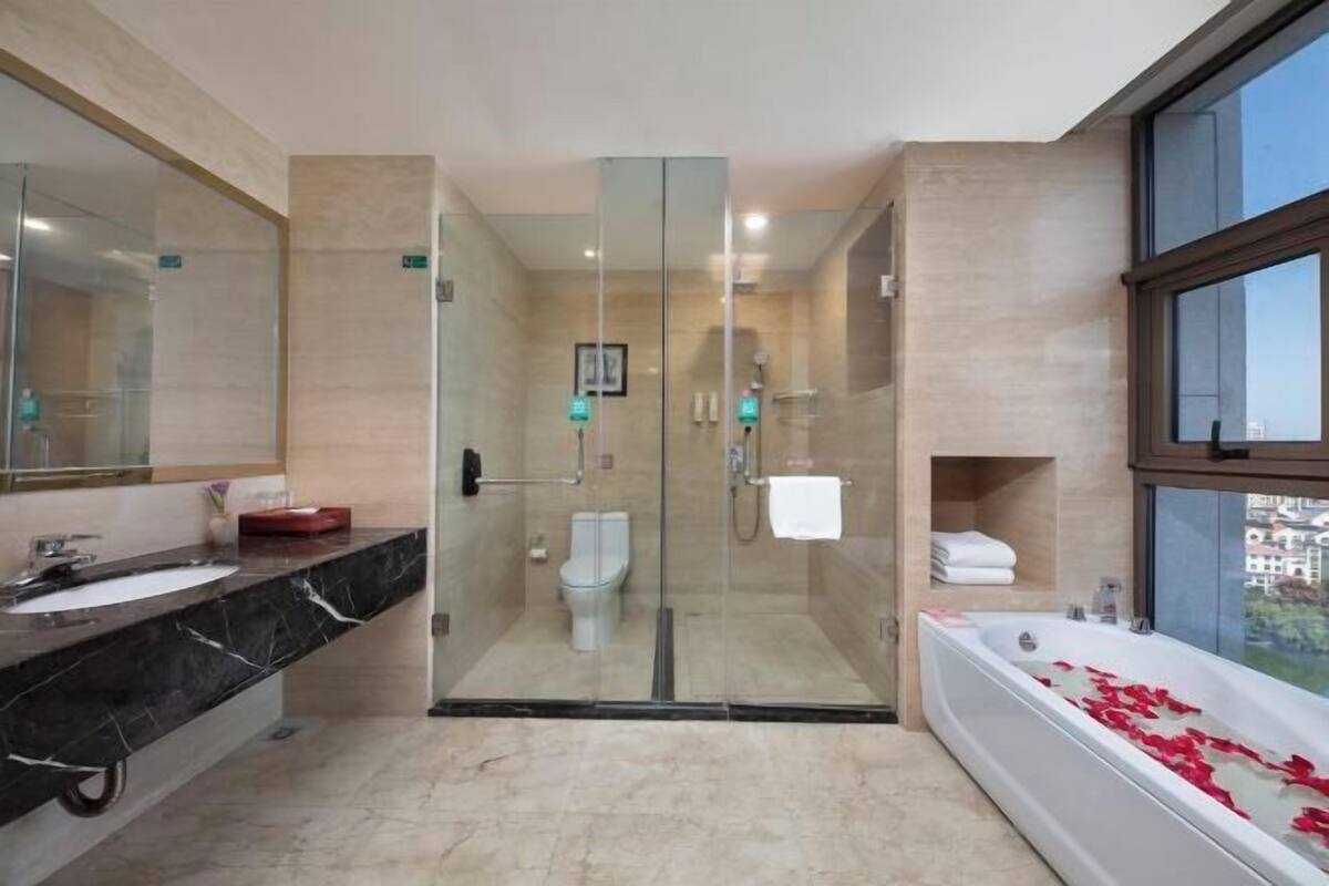 Tempat tidur bayi