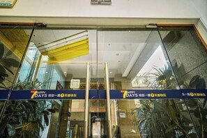 Exterior - 7Days Inn Chain Hotel (Chongqing Bund International) (Chongqing)