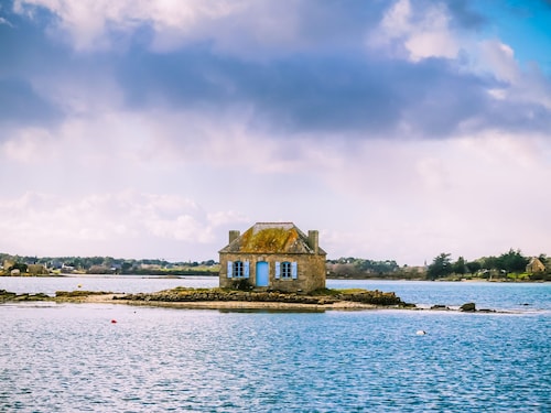 Bright apartment 300m from the port