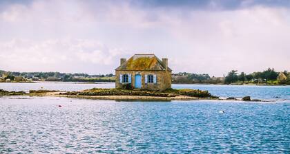 Bright apartment 300m from the port