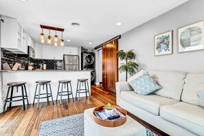 Smart TV, fireplace - 1 BR Condo with Water Views + 2 Minute Walk to Beach (Carolina Beach)