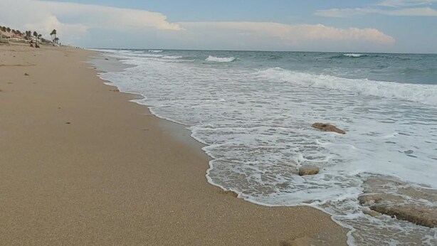 A sandy beach with gentle waves and a cloudy sky. - #4, VRBO MAP PLACEMENT WRONG, CHECK GOOGLE MAP,LAS CONCHAS,1ST HOUSE, HEART ICON (Puerto Peñasco)