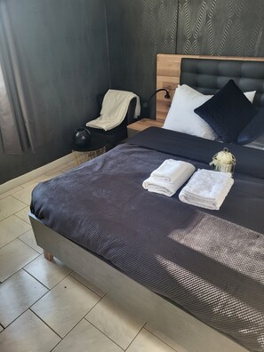Blackout curtains, free WiFi, bed sheets
