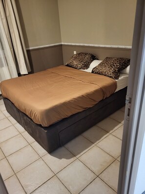 Blackout curtains, free WiFi, bed sheets