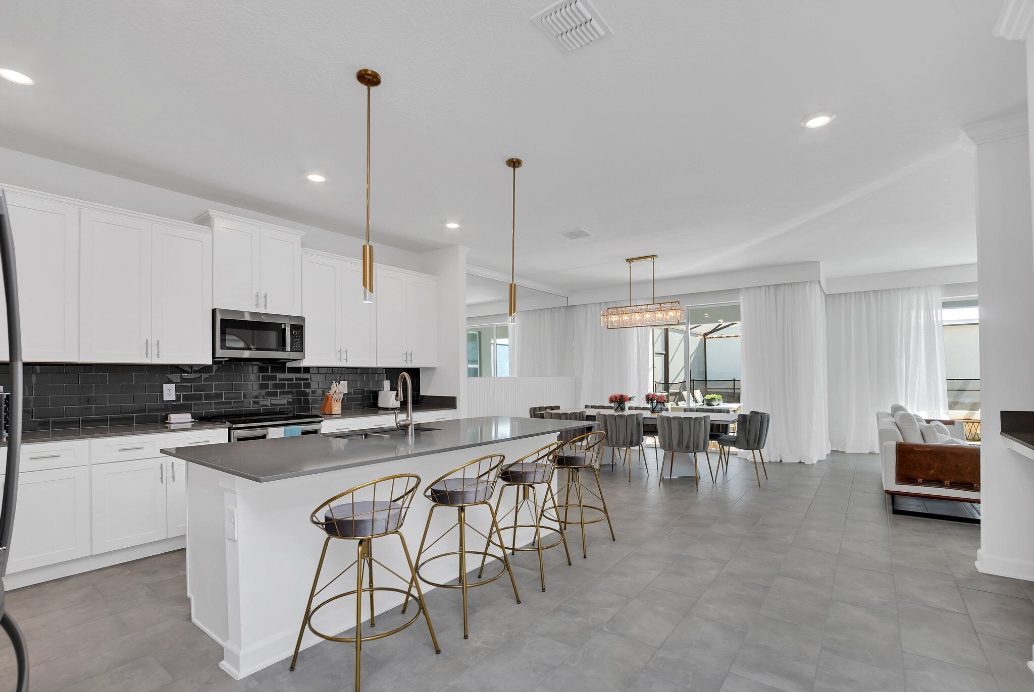 Réfrigérateur, micro-ondes, four, lave-vaisselle