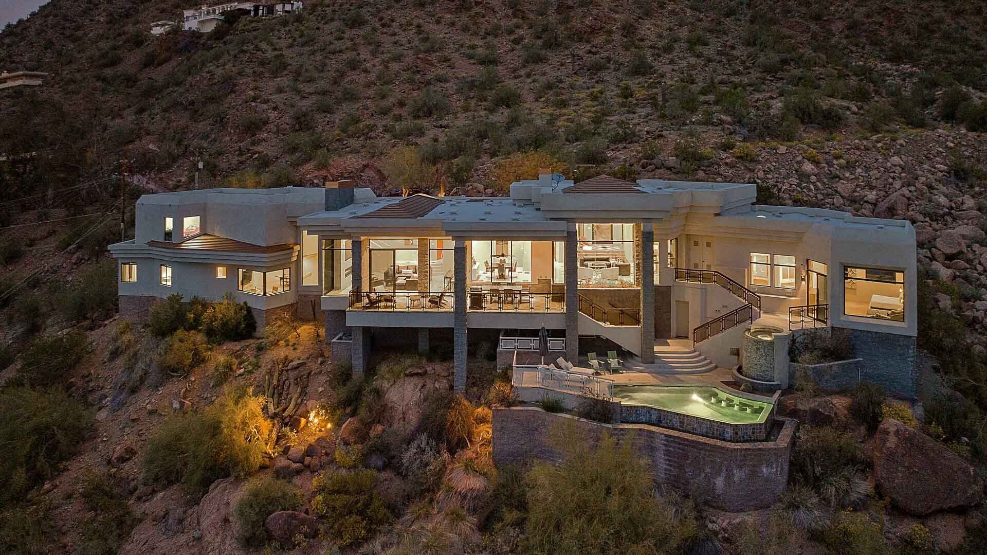 Top Shelf Manor - Luxury 5 Bedroom Mountain Estate