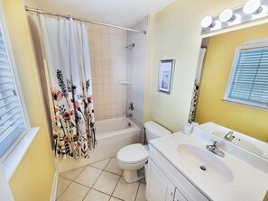 A bathroom with a bathtub, toilet, and sink. - Oceanview corner 2 bedroom, 2 bathroom condo with outdoor rooftop pool in midtown Ocean City - close to all the great restaurants, bars, etc.! Sunset Bay 413. (Ocean City)