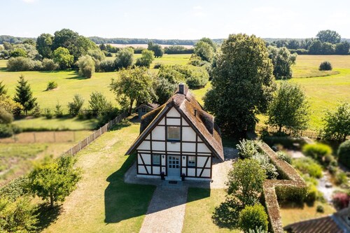 Gemütliches Reetdachhaus – 2min zum Röggeliner See