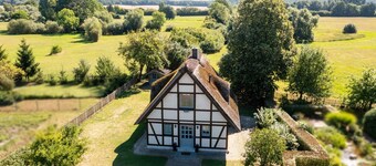 Cozy thatched roof house - 2min to the Röggeliner lake