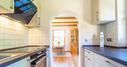 Gemütliches Reetdachhaus – 2min zum Röggeliner See