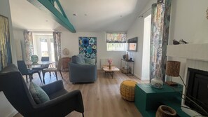 Smart TV, ping pong, books, video library - La maison de Gaia-spa-swimming pool-quiet between sea and marshes, charm-comfort (Sallertaine)