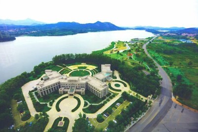 Yantai Baohua Mingdu Hotel