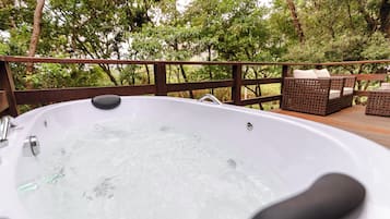 Bain à remous extérieur
