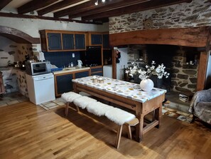 冰箱、微波炉、烤箱、炉灶