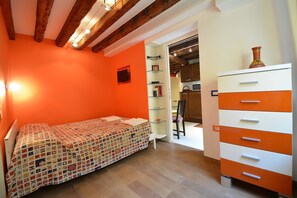 1 室のベッドルーム、WiFi (無料)、ベッドシーツ