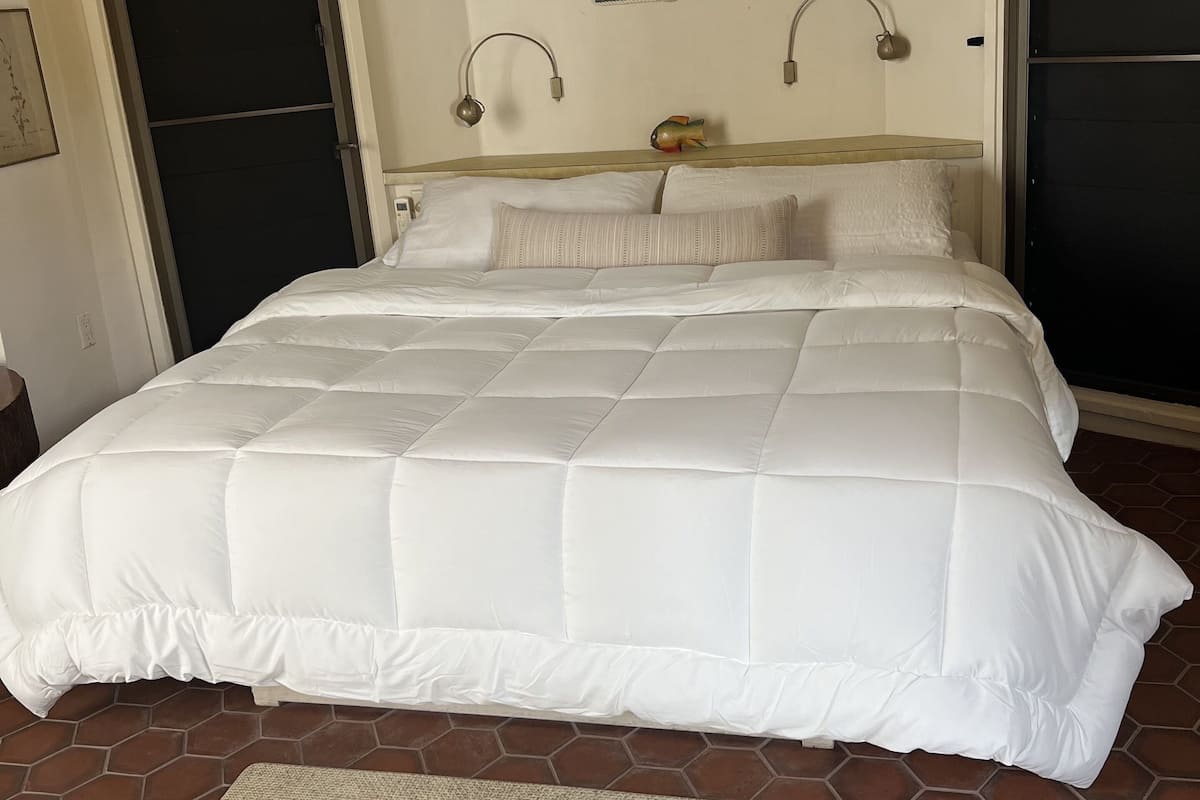 Tarpon Deluxe King | Free WiFi, bed sheets