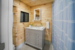 Dolphin Ocean View | Bathroom | Shower, rainfall showerhead, towels