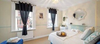 Spacious w/Garden Heart of the town Wi-Fi Smart TV