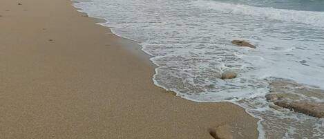 Chaises longues, serviettes de plage