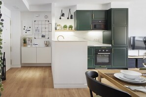 Refrigerador, microondas, horno y lavavajillas 