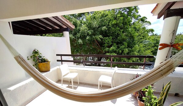 Standard Room, 1 King Bed, Ensuite, Garden View | 1 bedroom, desk, laptop workspace, free WiFi
