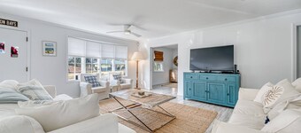 Chic modern beach cottage with heated pool