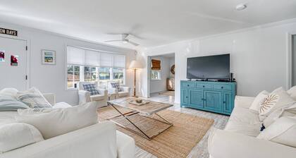 Chic modern beach cottage with heated pool