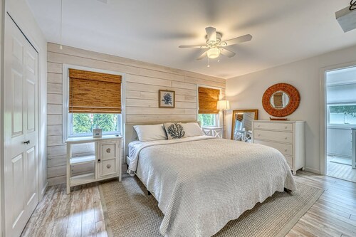 Chic modern beach cottage with heated pool