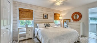 Chic modern beach cottage with heated pool