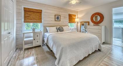 Chic modern beach cottage with heated pool