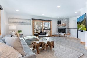 Smart TV, fireplace, stereo - Entire duplex, 2 hot tubs! (Vail)