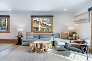 Smart TV, fireplace, stereo - Entire duplex, 2 hot tubs! (Vail)