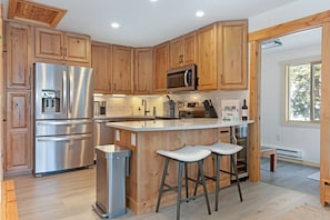 Fridge, microwave, oven, stovetop - Entire duplex, 2 hot tubs! (Vail)
