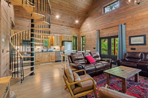 Long Views Retreat/3 Suites/Pet-Friendly - Sleeps 8