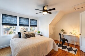 2 bedrooms, desk, WiFi, bed sheets