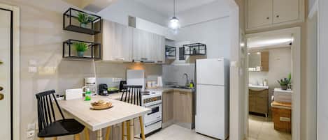 City-Apartment | Eigene Küche | Großer Kühlschrank, Mikrowelle, Ofen, Espressomaschine