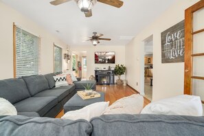 Smart TV, fireplace