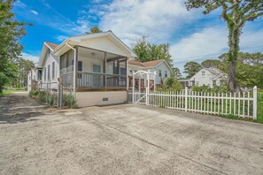 Exterior - Chincoteague Island Creekside Cottage (Chincoteague)