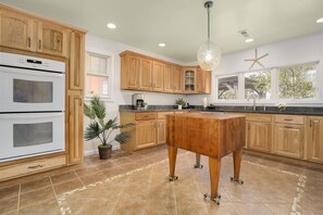 Réfrigérateur, micro-ondes, four, lave-vaisselle