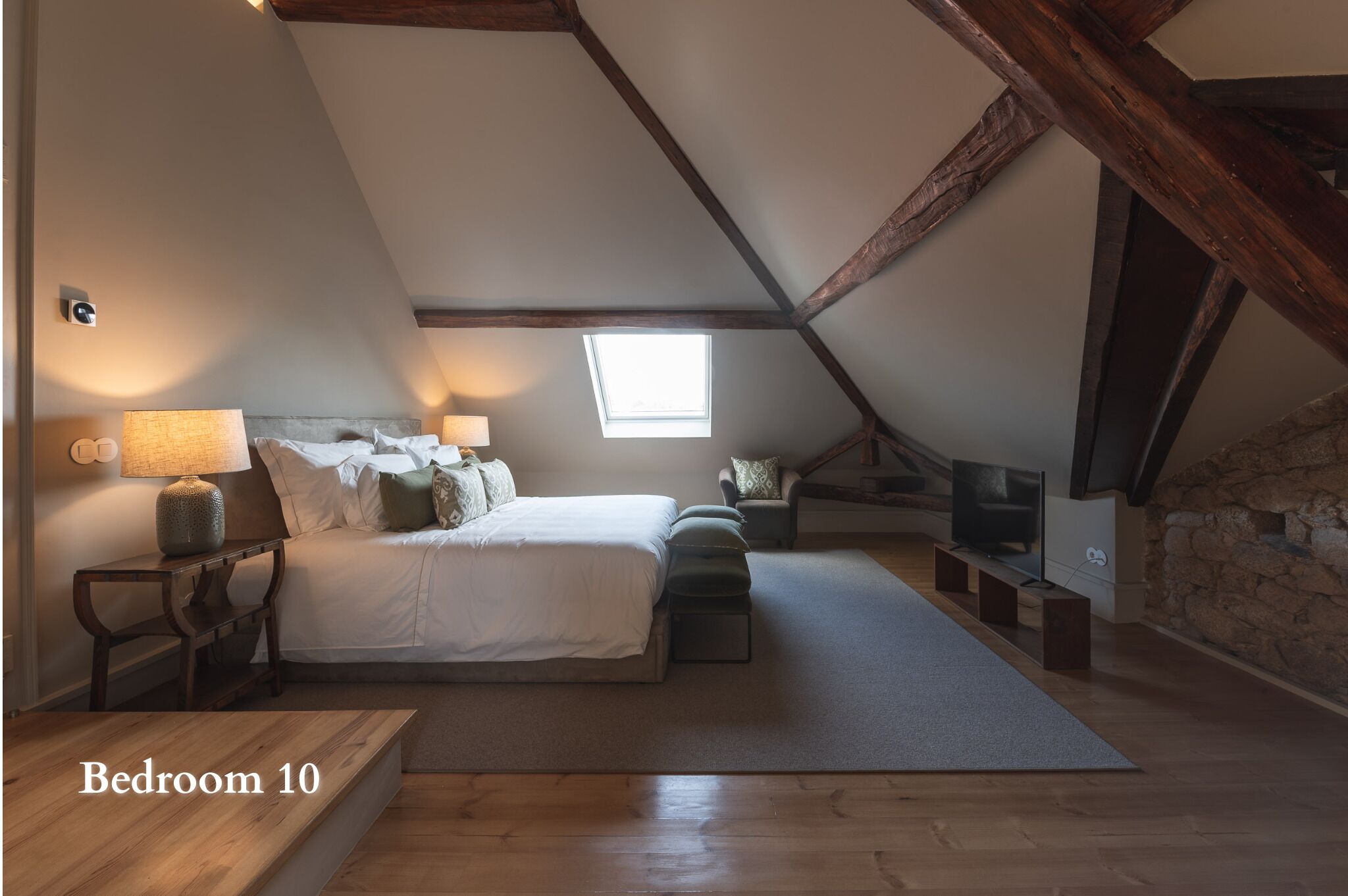 واي فاي مجانًا وملاءات أسرّة