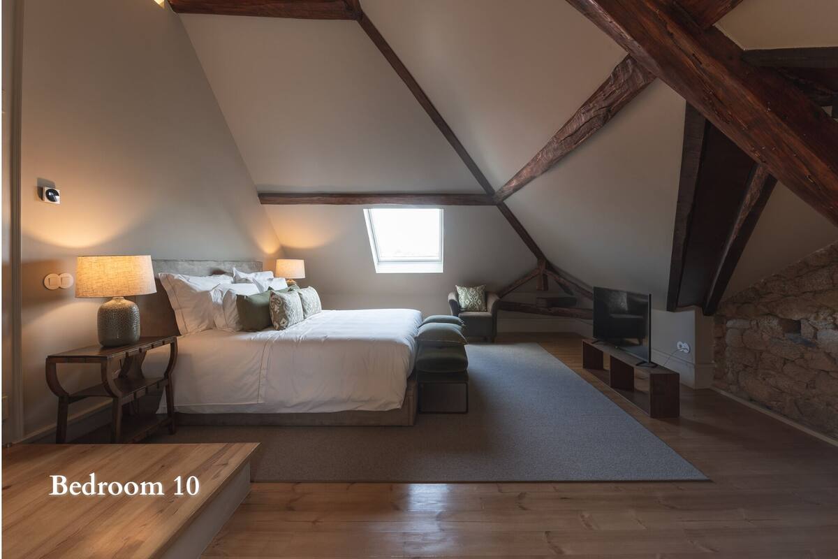 Premium Room | Free WiFi, bed sheets