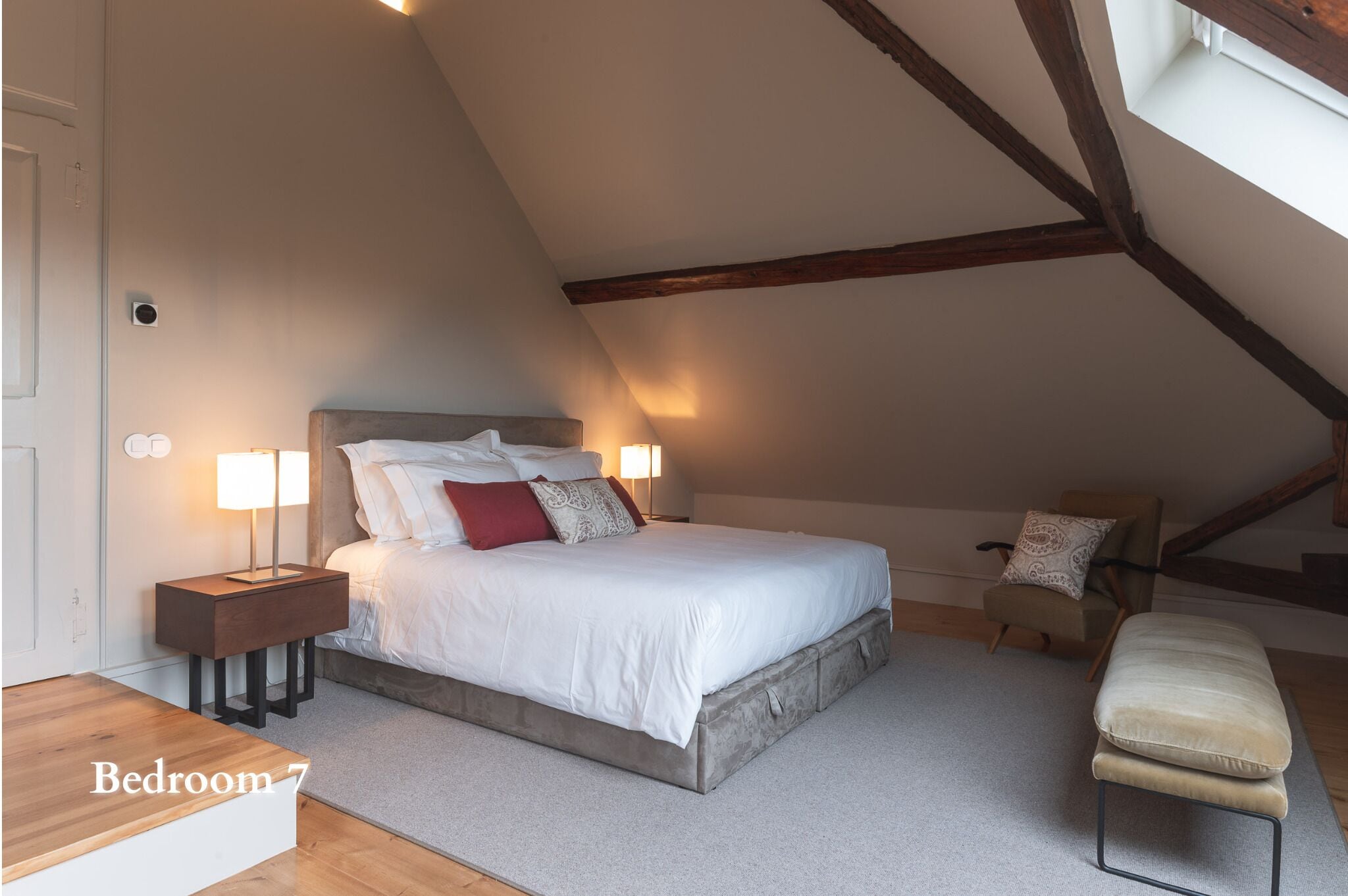 واي فاي مجانًا وملاءات أسرّة