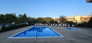 Piscine extérieure, piscine chauffée
