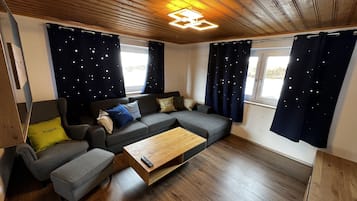 Smart-TV, Kamin, Bücher