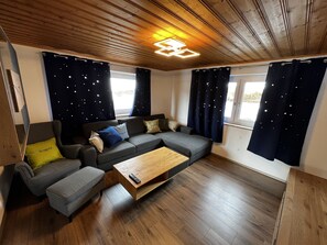 Smart-TV, peis og bøker