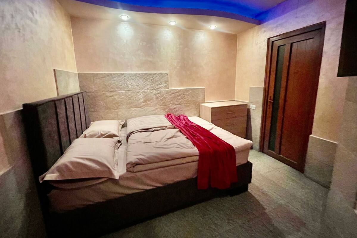Chambre Double Deluxe | Literie de qualité supérieure, couette en duvet d'oie