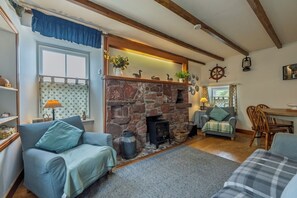 Smart-TV, peis, DVD-spiller og stereoanlegg