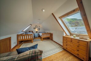 2 bedrooms, iron/ironing board, free WiFi, bed sheets - Cosy fisherman's cottage on the Pennan seafront. (Pennan)
