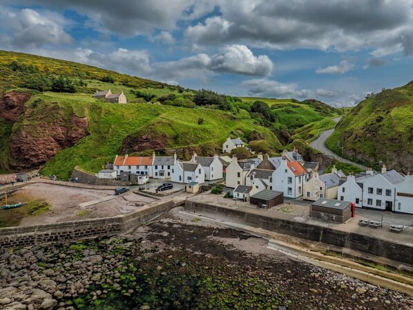 Miscellaneous - Cosy fisherman's cottage on the Pennan seafront. (Pennan)