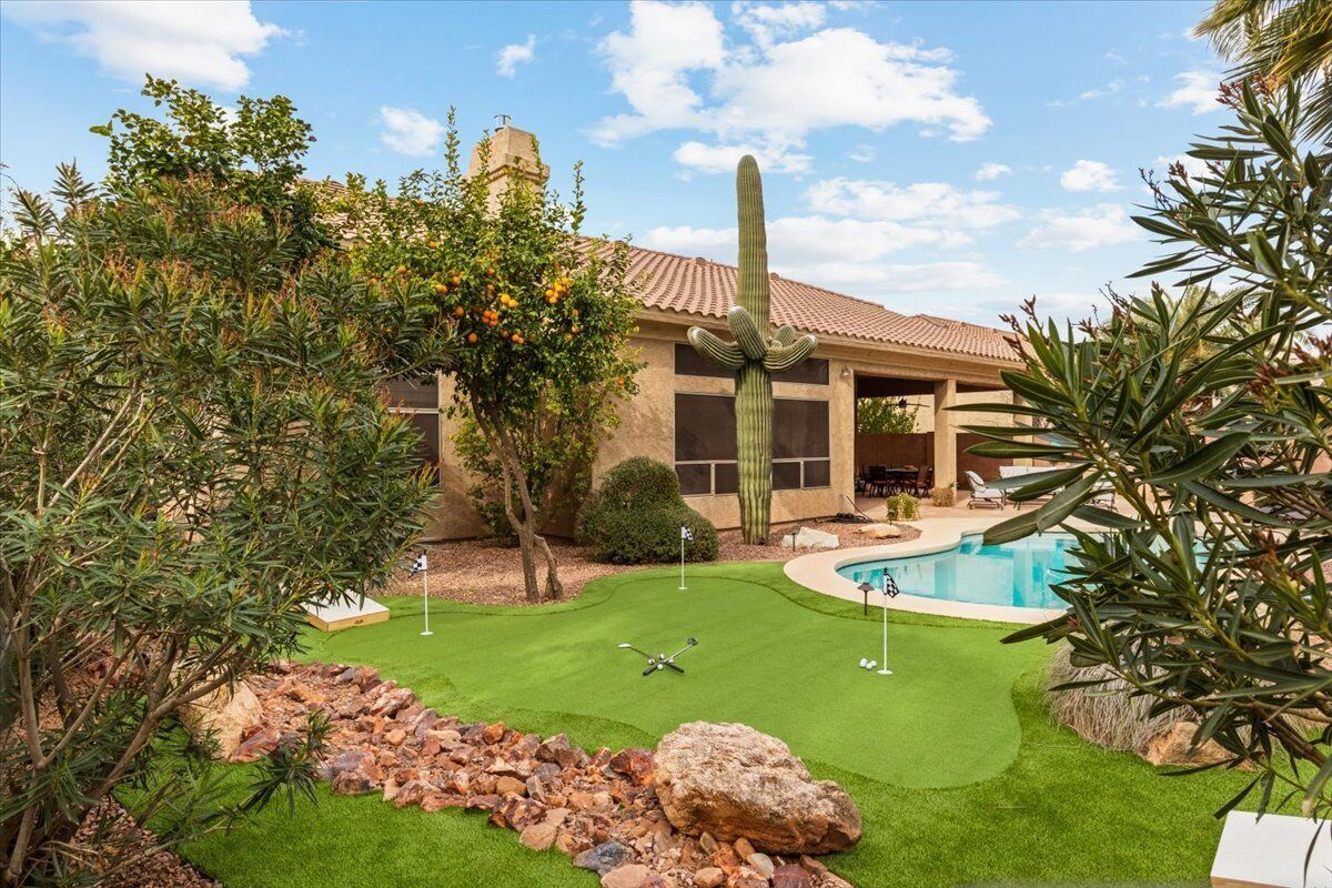 Southwestern 4 Bdrm Retreat! HTD Pool & Game Room!